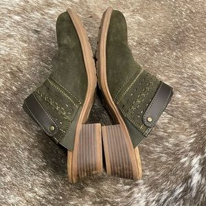 Earth Origins Cady Gray Suede Slip On Shoes Mule Clog  Womens Size 8M